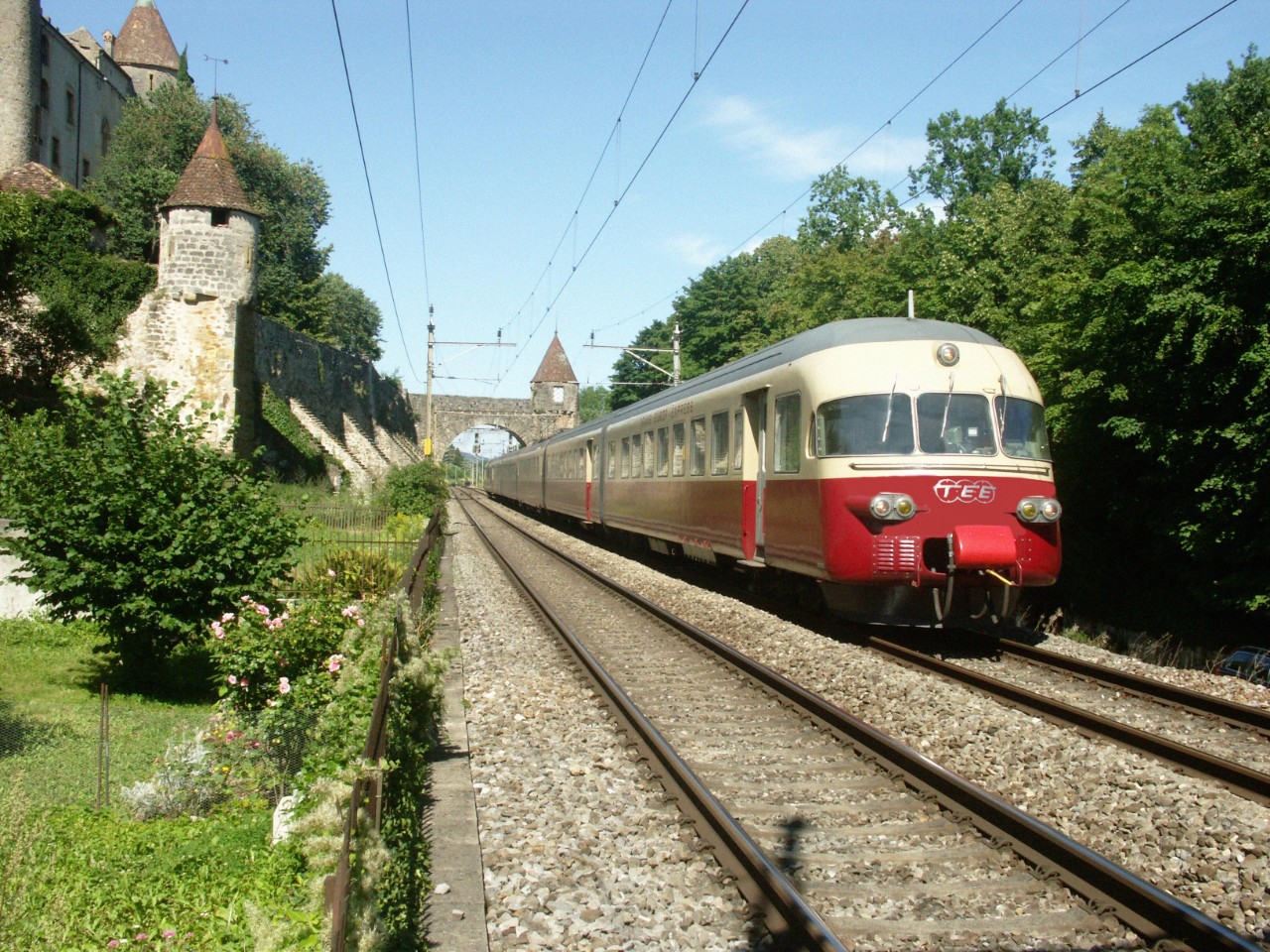 The Trans Europ Express during a journey past Grandson Castle.